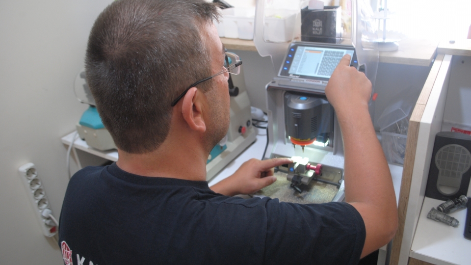 Esenyalı Oto Anahtar Kopyalama